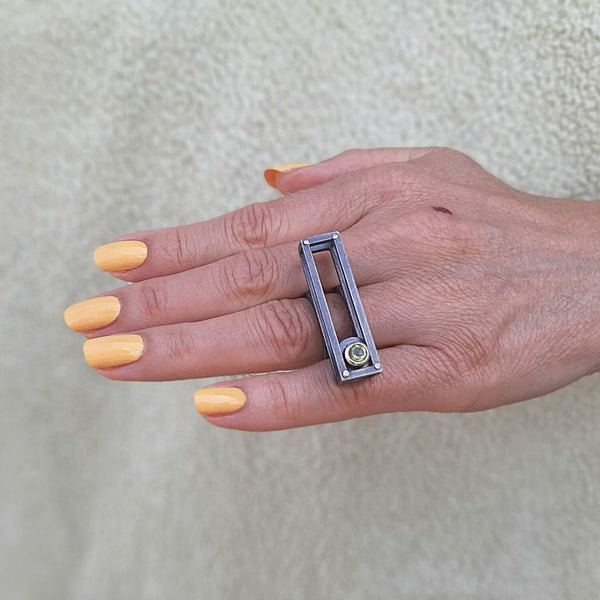 ShipShape Kinetic Ring Peridot